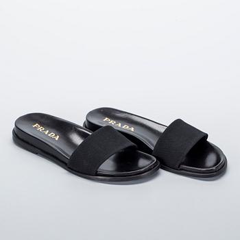 SKOR, Prada.