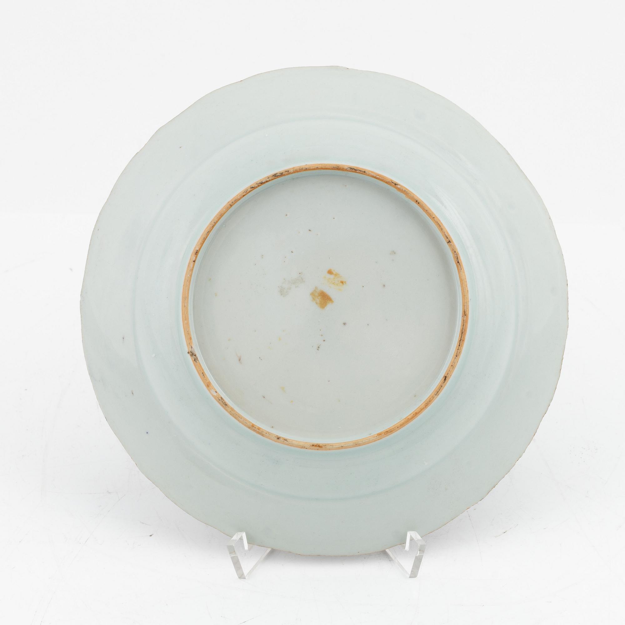 A powder blue porcelain plate, 18th century.