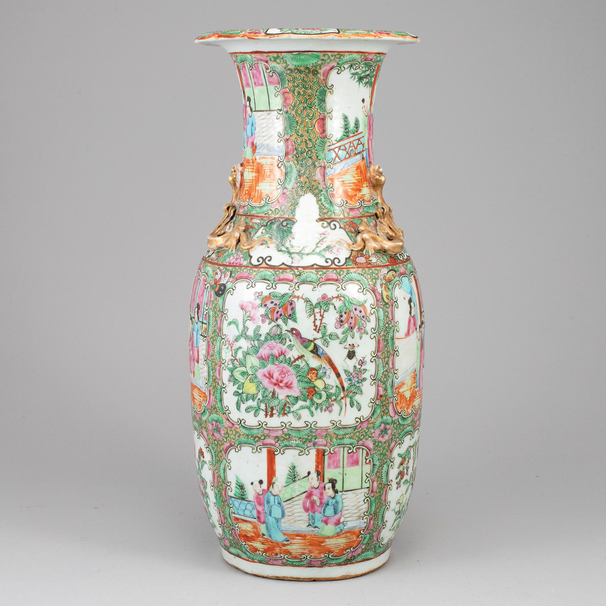 GOLVVAS, porslin. Qingdynastin, sent 1800-tal.