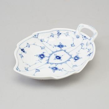 ROYAL COPENHAGEN, mat-, kaffe- och teservis, porslin, 44 delar, porslin, "Musselmalet", Danmark.