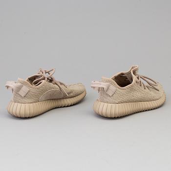 Adidas Yeezy Boost 350 Oxford tan.