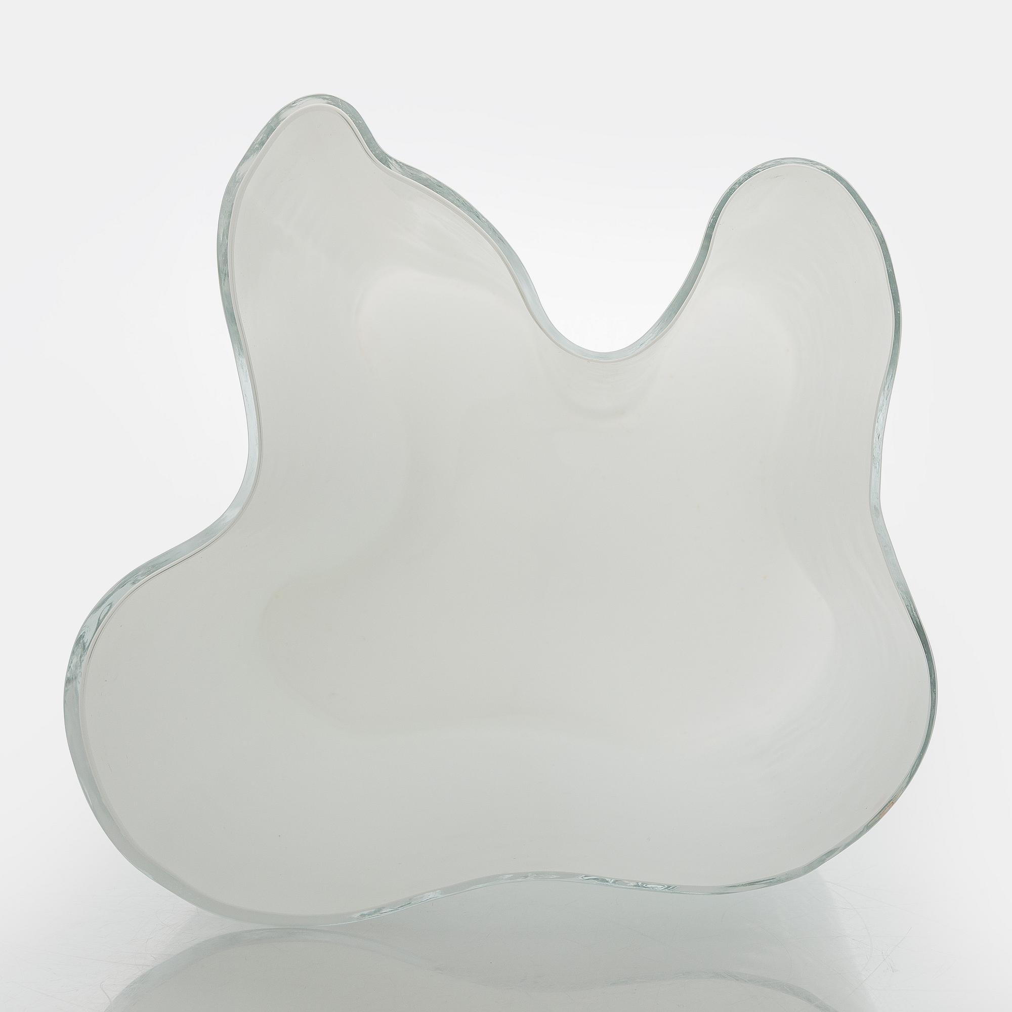Alvar Aalto, a glass vase, 3031, signed Alvar Aalto.