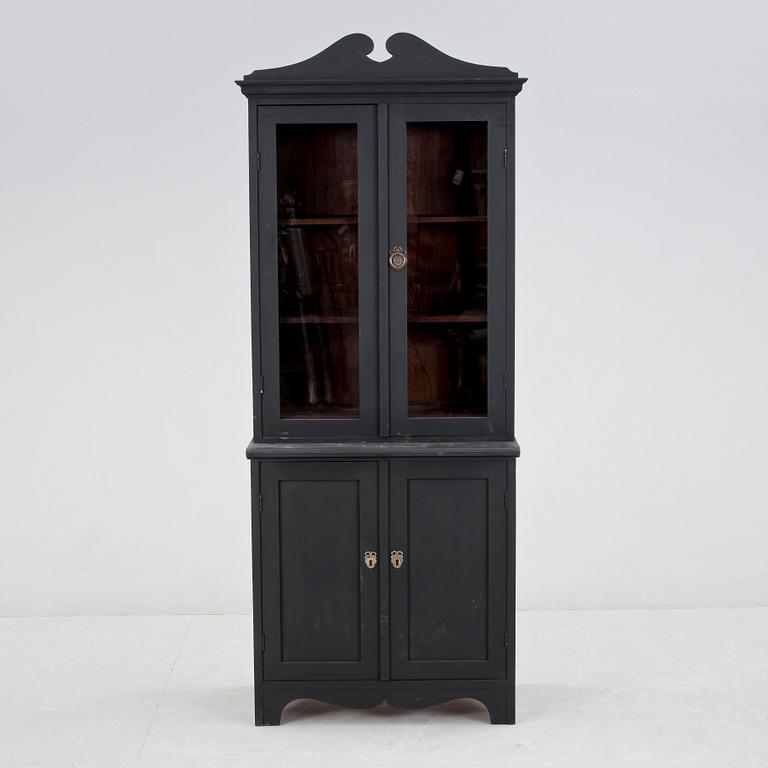 VITRINSKÅP, 1900-talets början.