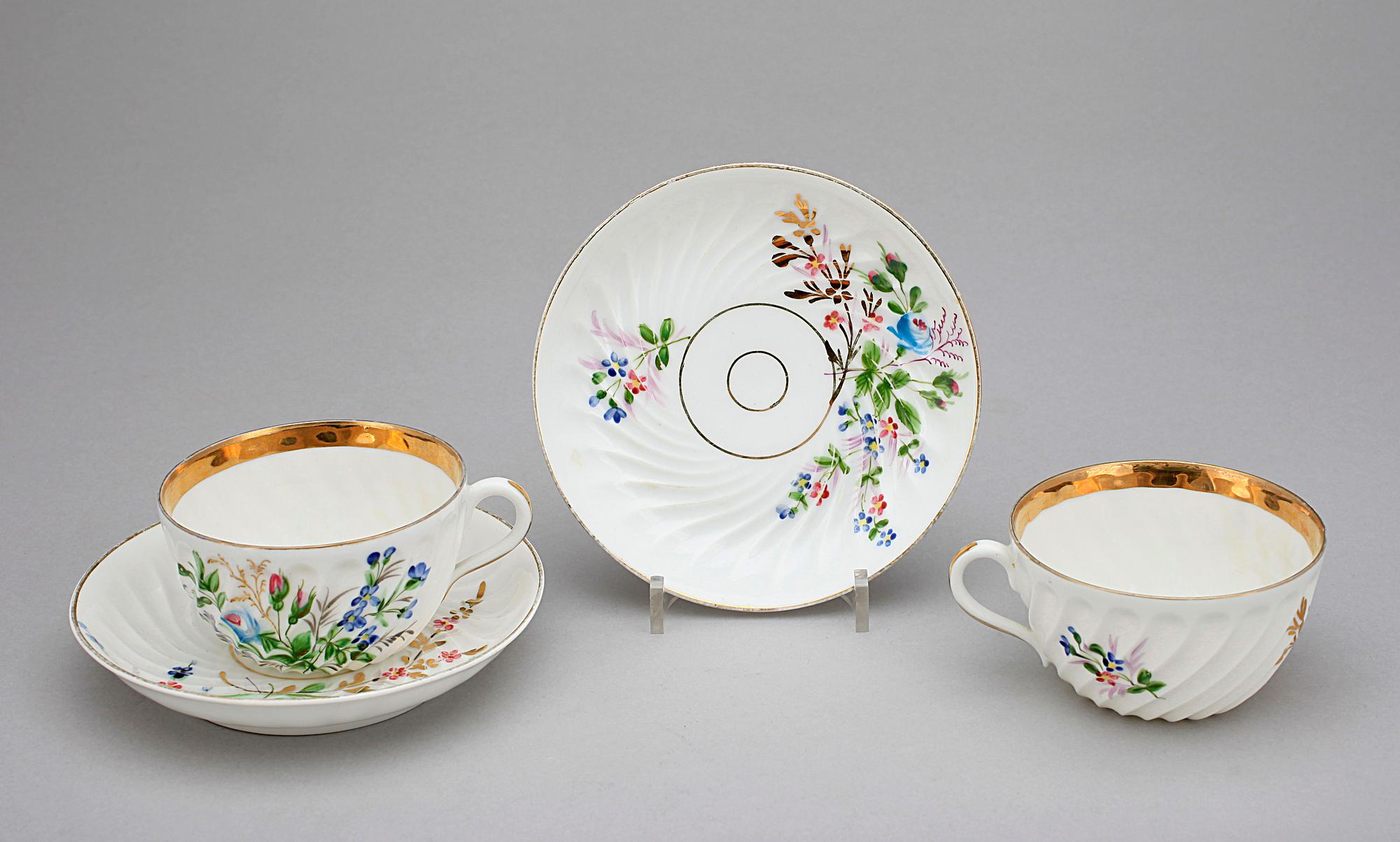 TEKOPPAR MED FAT, 11 st, porslin, Kusnetzov, Ryssland sent 1800-tal.