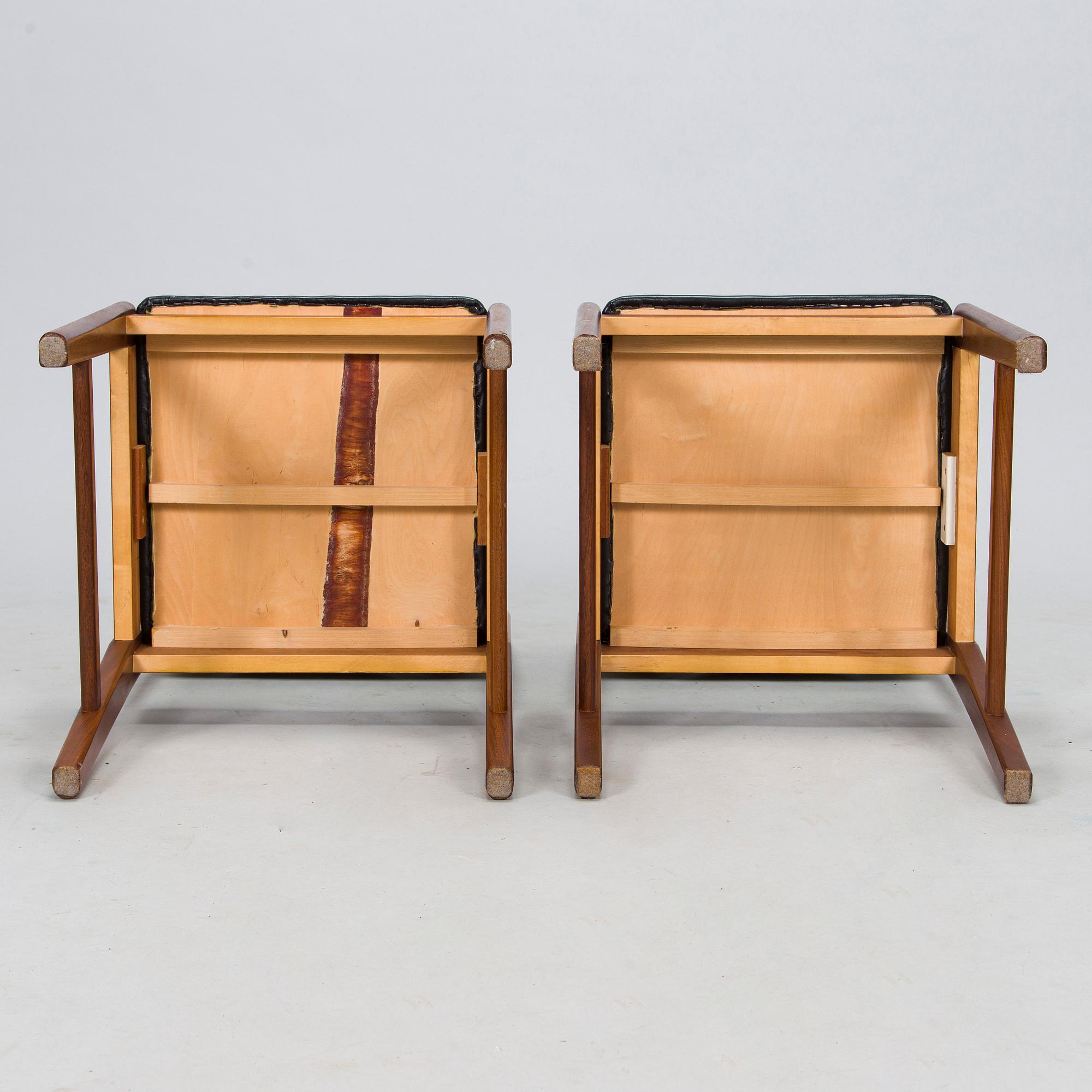 Pertti Salmi, a 1970s 'Samuel' dining table and eight 'Simeon' chairs for Vaara Tuotanto, Kaluste-Yhtymä, Finland.