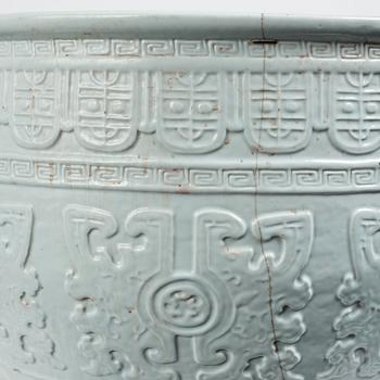 A massive 'blanc de chine' basin, Qing dynasty, 18th century. With a 滄亭清玩 'cang ting qing wan' mark.