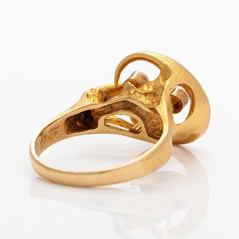 Björn Weckström, an 18K gold 'Sirikit' ring, with octagon-cut diamonds. Lapponia 1975.