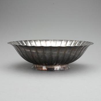 SKÅL, sterling silver, K uyeda, Japan, 1900-tal. Vikt ca 1180 gr.