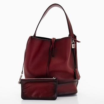 Louis Vuitton, a "NN14 GM" bag.