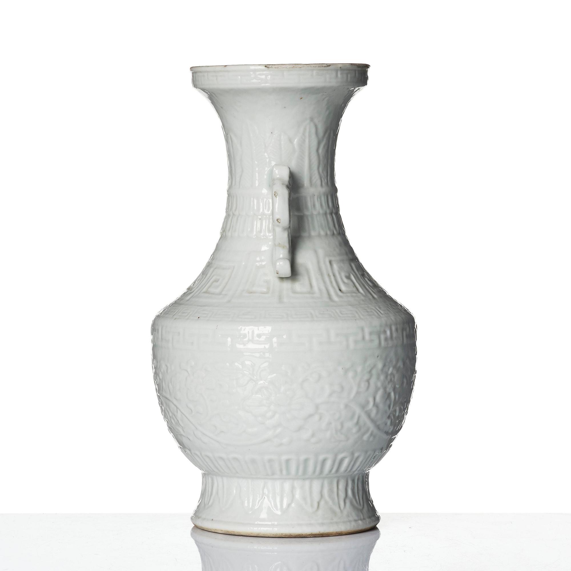 Vas, blanc de chine. Qingdynastin, 1700-/1800-tal.