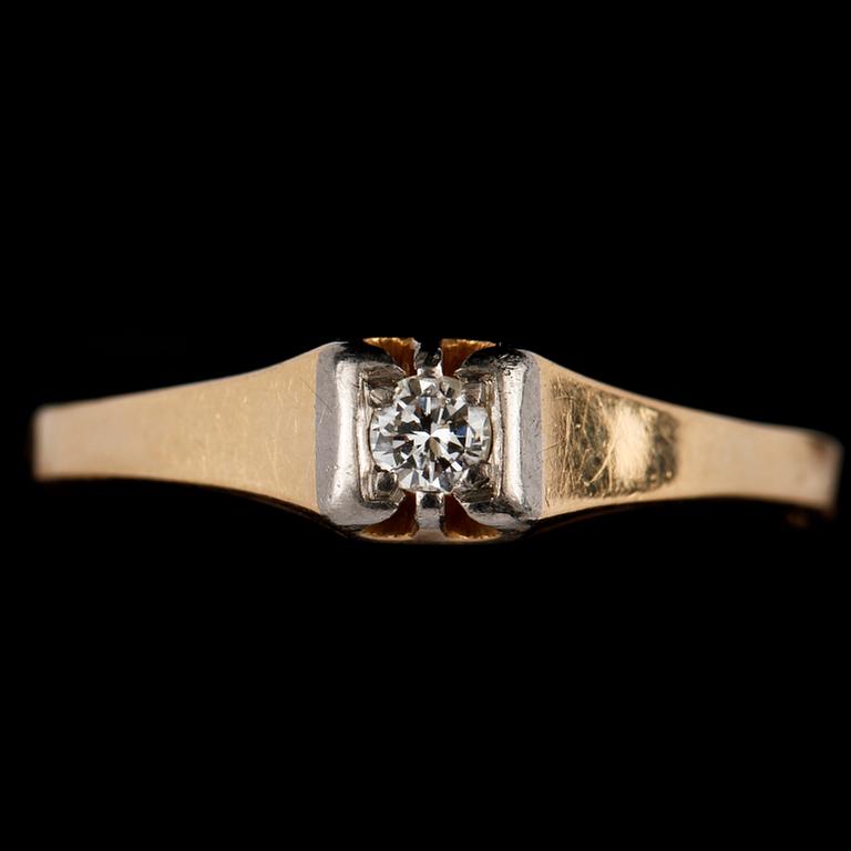 RINGAR, 3 st, 18k vitguld och vitguld med bergkristall samt diamant, Göteborg, 1900-talets andra hälft.