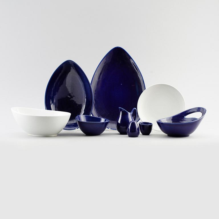 SERVISDELAR, 23 delar, porslin, "Blå Eld", Hertha Bengtsson, Rörstrand.