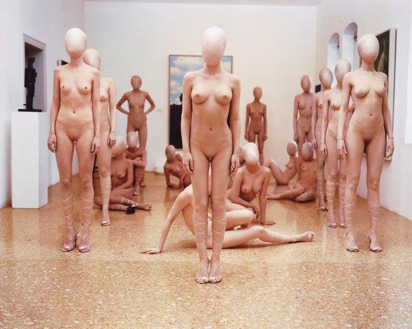 Vanessa Beecroft, "Vb47.364.dr", 2001.