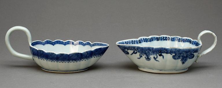 SMÖRTERRIN MED FAT SAMT 2 SÅSSNIPOR, porslin, bla Qianlong, Kina 1700-1800-tal.