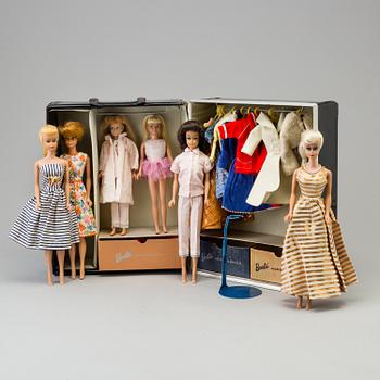 Six 1960s barbiedolls in original barbie bag.