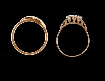 RINGAR, 2 st, 18k och 20k guld, en briljantslipad diamant ca 0,12ct. Tot.vikt 9,2g.