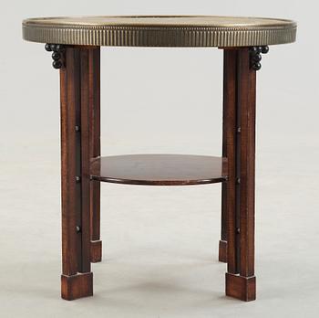 BORD, orientaliskt, 1900-tal.