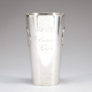 BÄGARE, silver. CG Hallberg 1904. Hästhoppningspris. Viktr 300 gr.