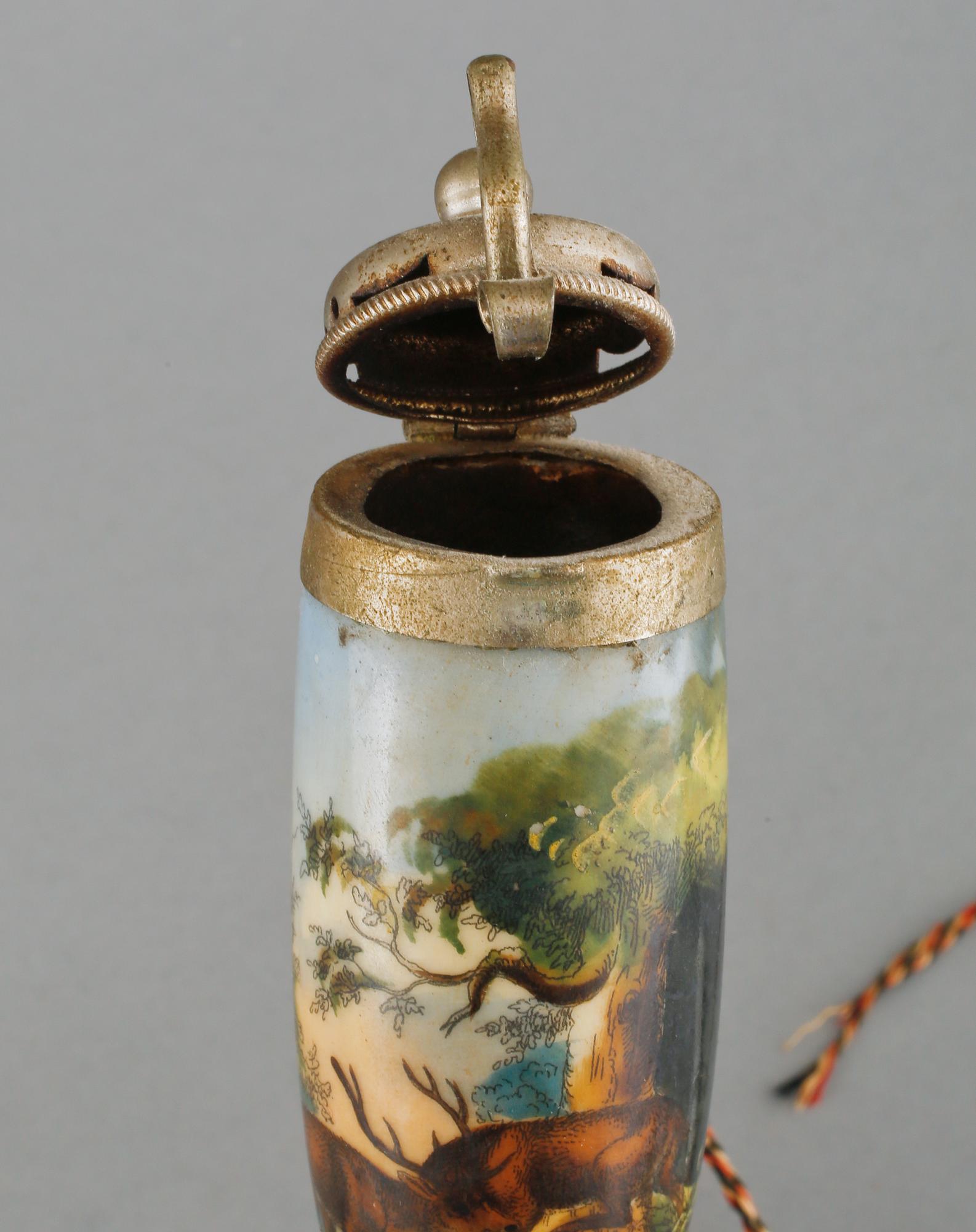 PARTI PIPOR, 5 st, bl a trä och porslin, 1800/1900-tal.