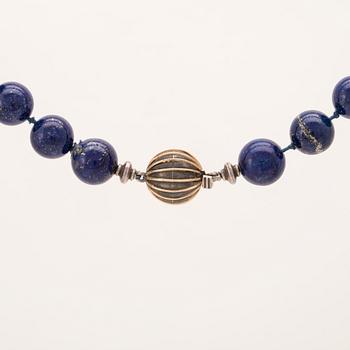 Collier lapis lazuli lås av delvis förgyllt silver.