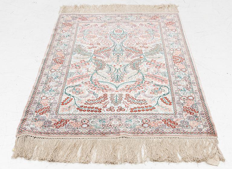 Rug, Hereke design, silk, approx. 122 x 77 cm.