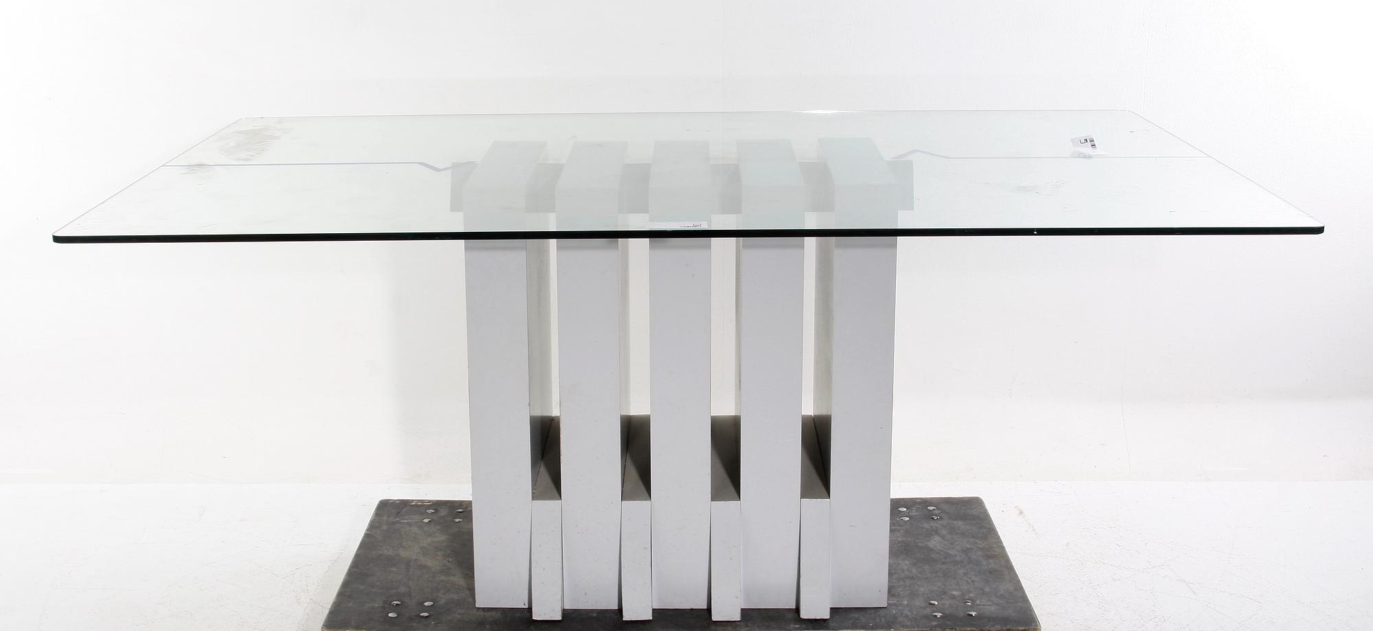 MATBORD, glas/trä, formgiven av Rolf Åkesson och Lars Göran Nilsson för Offbeat design.