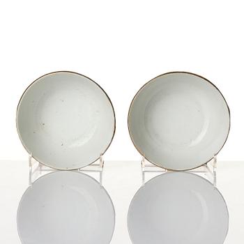 Skålar, 11 stycken porslin och korgflätning, omkring 1900.