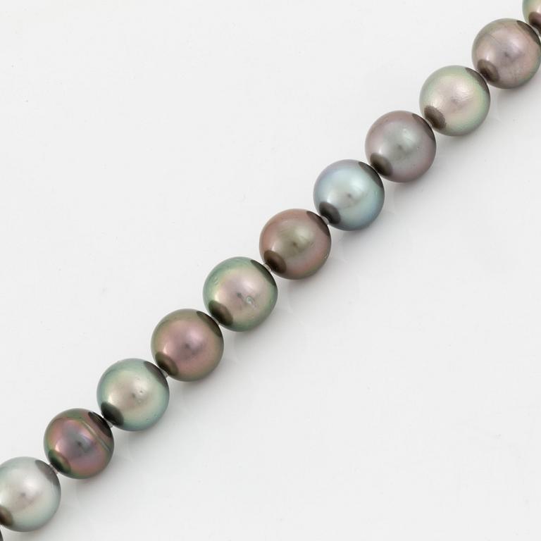 A Tahitian cultured pearl necklace.