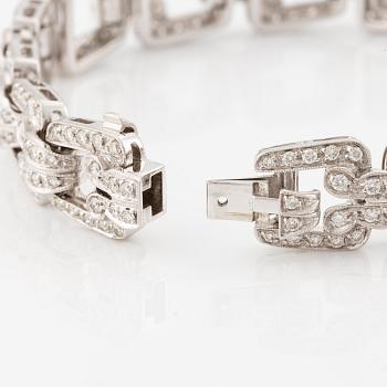 An 18K white gold bracelet set with round brilliant-cut diamonds.