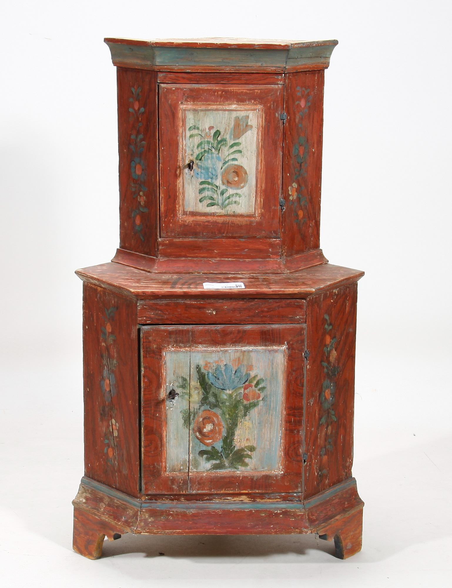 HÖRNSKÅP, 1800/1900-tal.