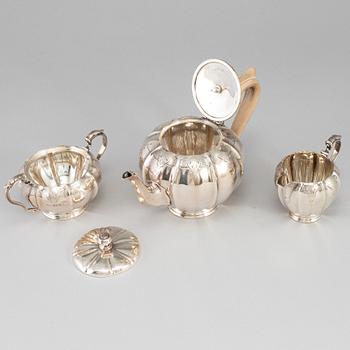 An English 20th century silver three piece tea-set, marked Crichton & Co Ltd, London 1925.