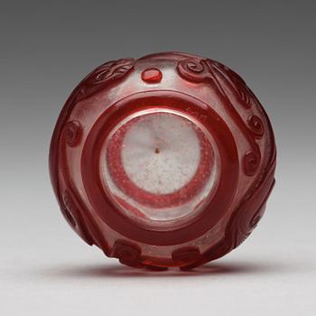 A peking glass brush-water pot, circa 1900.