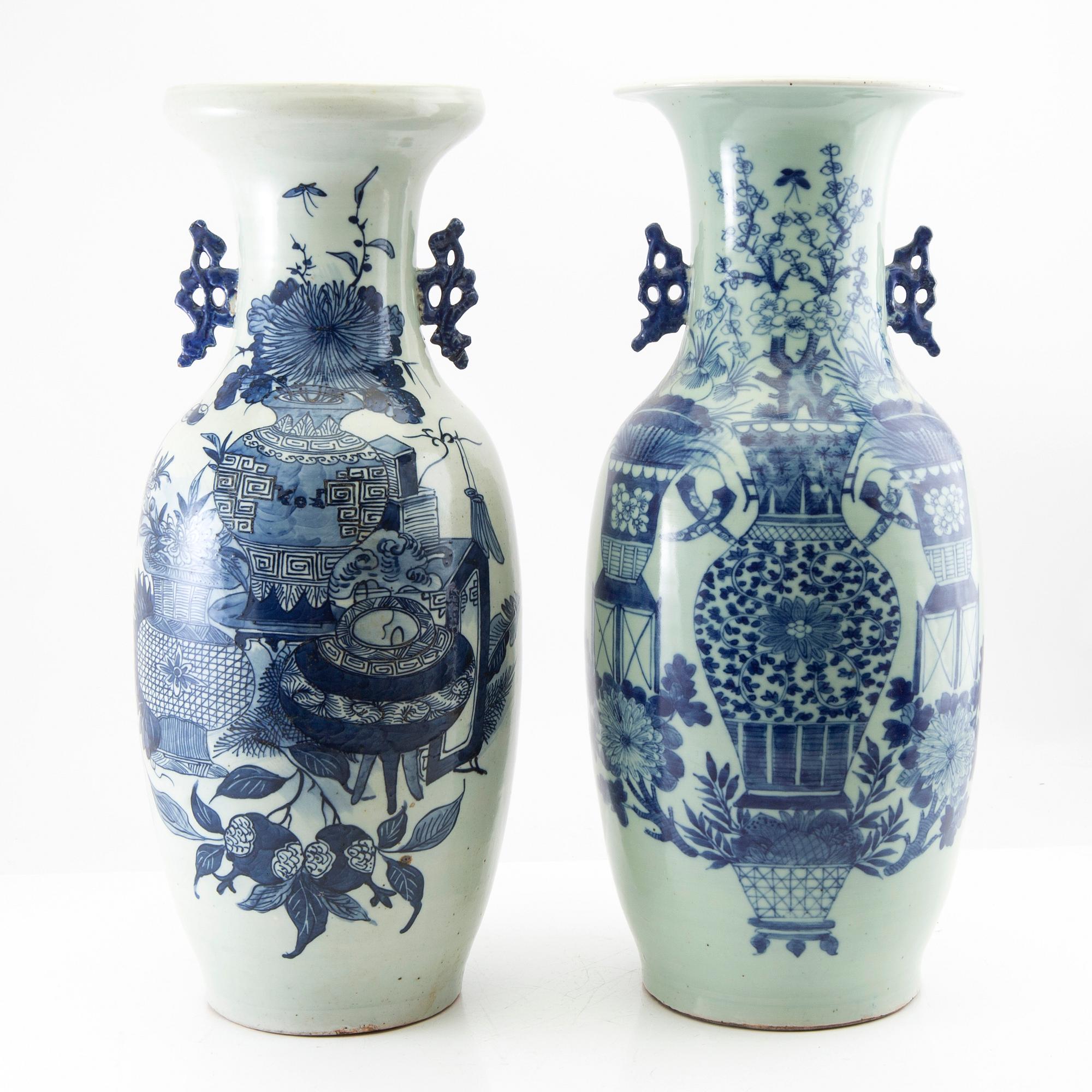 Two Chinese blue and white 'antiques and precious objects' vases, 20th century.