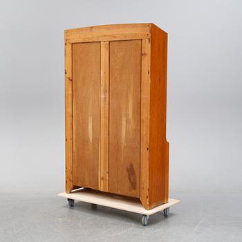 An oak cabinet and bookcase, early 20th Century.