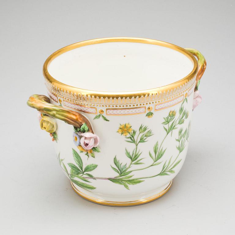 VINKYLARE, porslin. "Flora Danica" Royal Copenhagen.