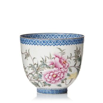 838. A Chinese egg shell porcelain cup, 20th Century.