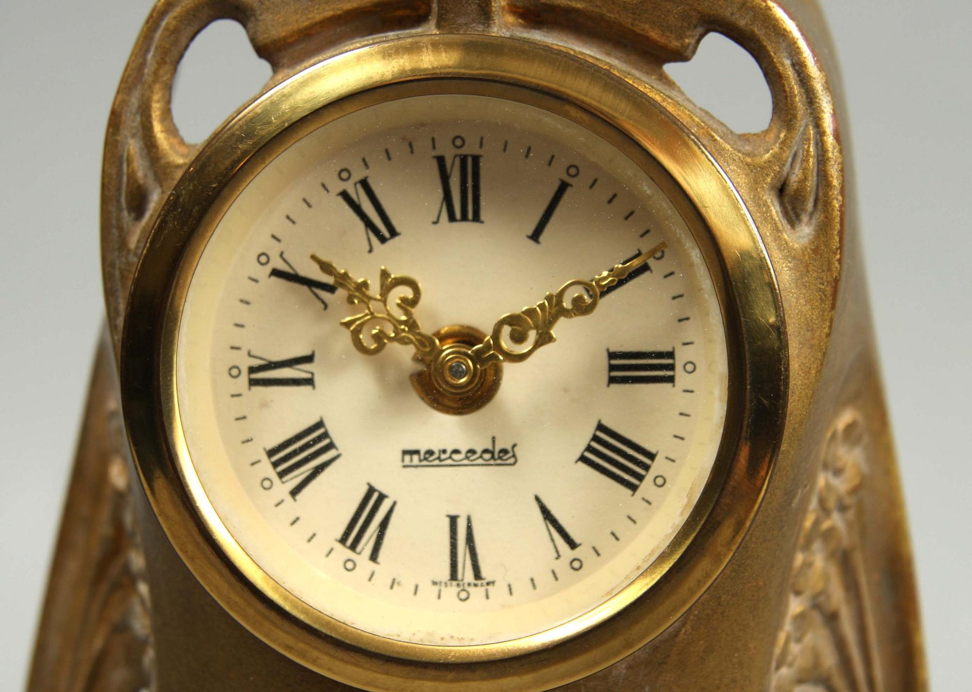 BORDSUR, Jugendstil, 1900-talets andra hälft.