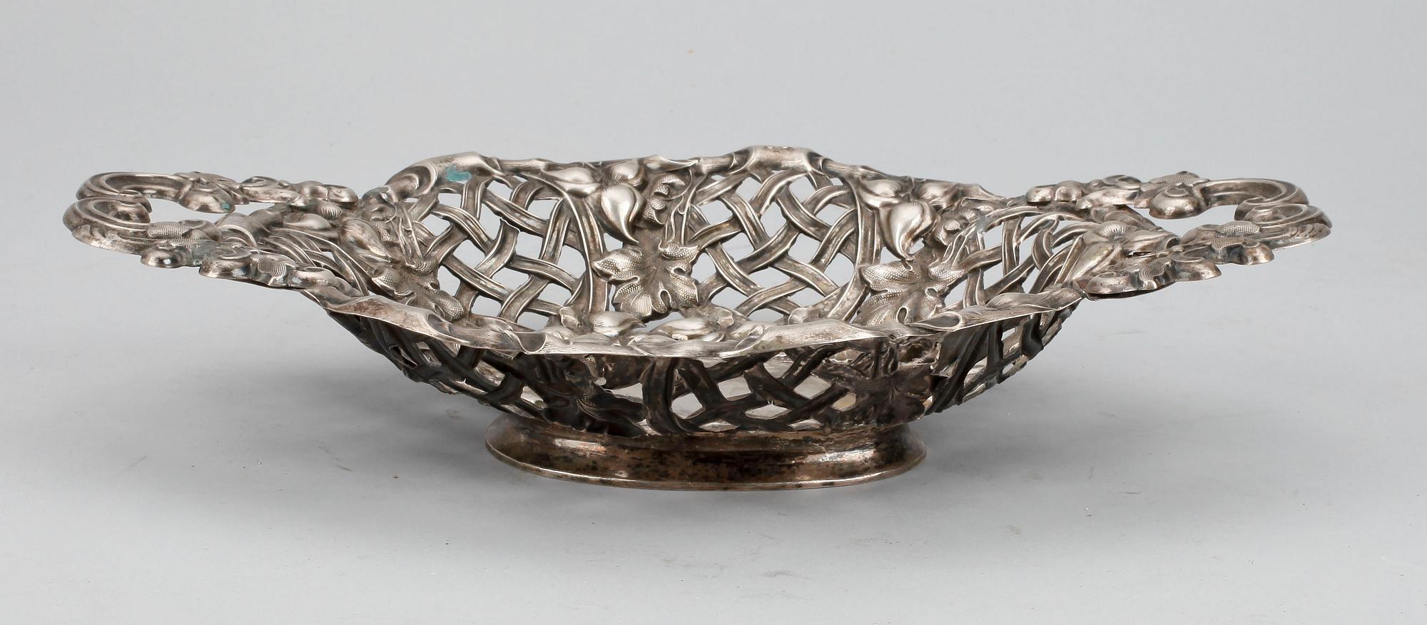 SKÅL, silver, Edvard Emanuel Petterson, Stockholm, 1863. Total vikt ca 219gram.