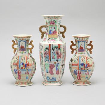 Three porcelain vases from China, late 19th century.