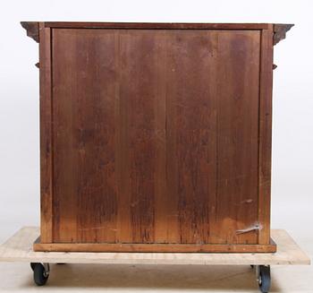 VÄGGSKÅP, nyrenässans, sent 1800-tal.