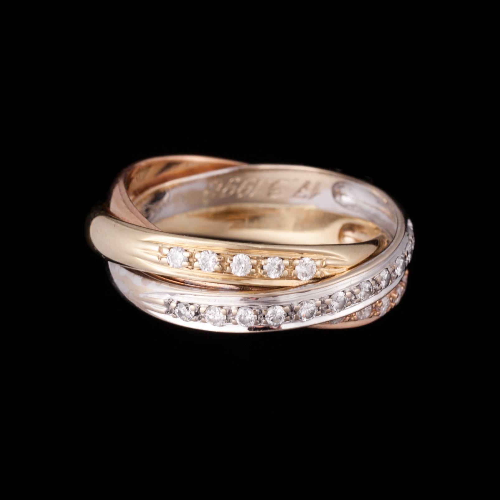 RING, 14K guld i tre färger, briljantslipade diamanter tot. ca 0,20 ct. Finska importsämplar. Vikt 4,9 g.