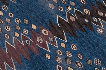 CARPET. "Snäckorna". Tapestry weave (gobelängteknik). 224,5 x 154 cm. Signed AB MMF BN.