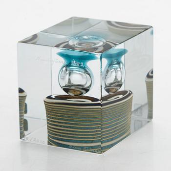 Oiva Toikka, vuosikuutio, signeerattu Oiva Toikka, Nuutajärvi 1982, numeroitu 840/2000.