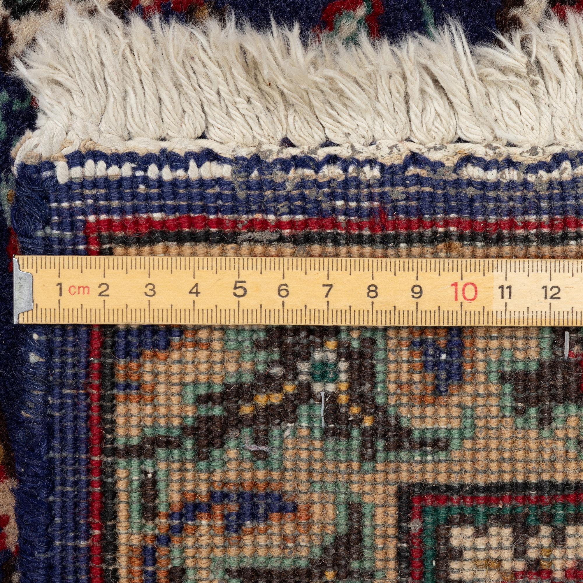 Matta, Old, Täbris, signerad, ca 290 x 206 cm.