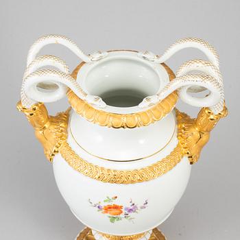 A Meissen decorative porcelaine vase.