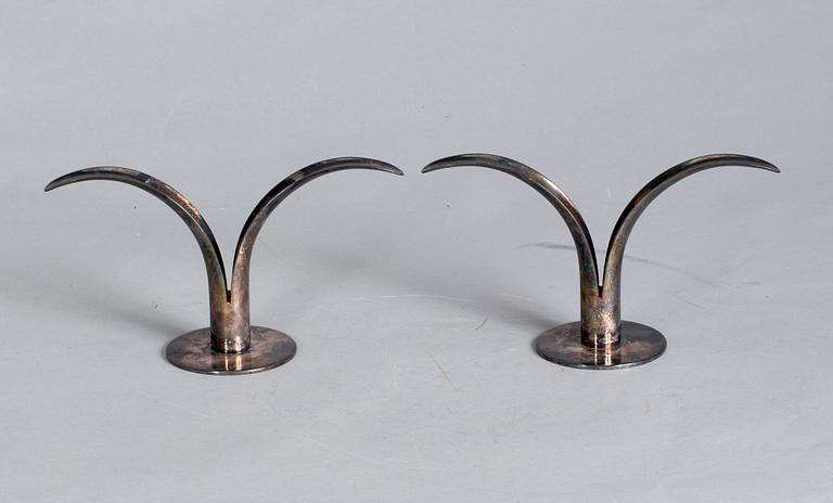 LJUSSTAKAR, ett par, nysilver, "Liljan", Ivar Ålenius Björk, Ystad Metall.