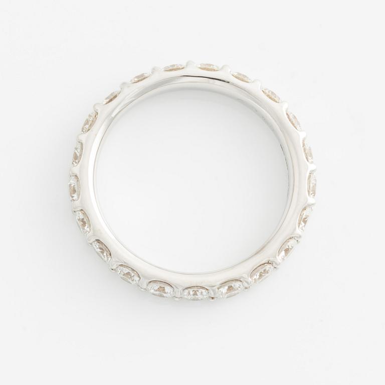 Ring helallians 18K guld med runda briljantslipade diamanter.