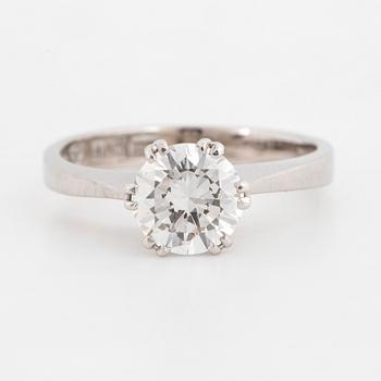 Brilliant-cut diamond ring.