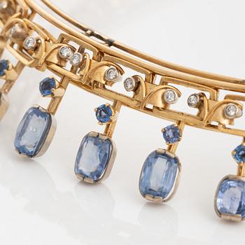 A tiara/necklace combination in 18K gold with sapphires and round brilliant-cut diamonds.