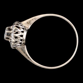 RING, 18 k vitguld, briljantslipade diamanter tot 0.48 ct. Vikt 3,3 g.
